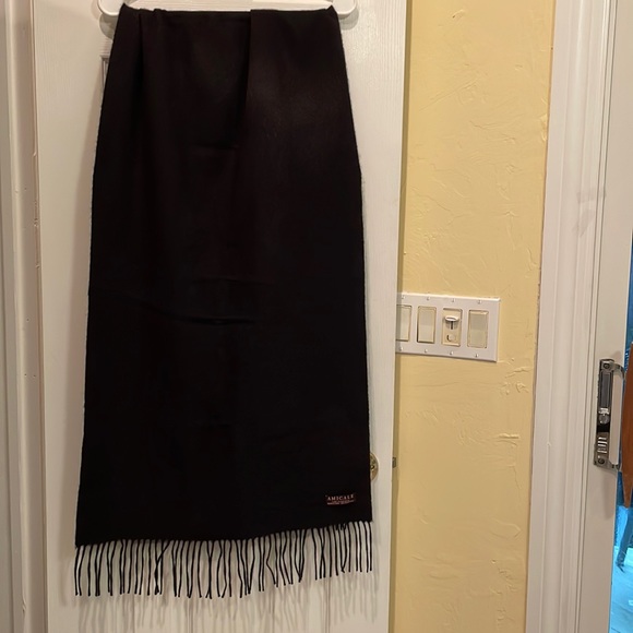 Amicale 100% Cashmere Scarf-Black - Picture 5 of 5